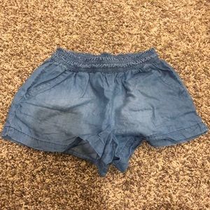 Elastic waisted jean shorts